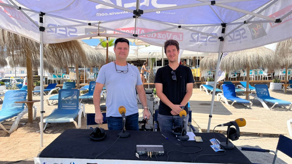 El gerente de Bocaina, Juan Francisco García (izquierda) con el presentador Guillermo Mirón durante la entrevista en la SER.