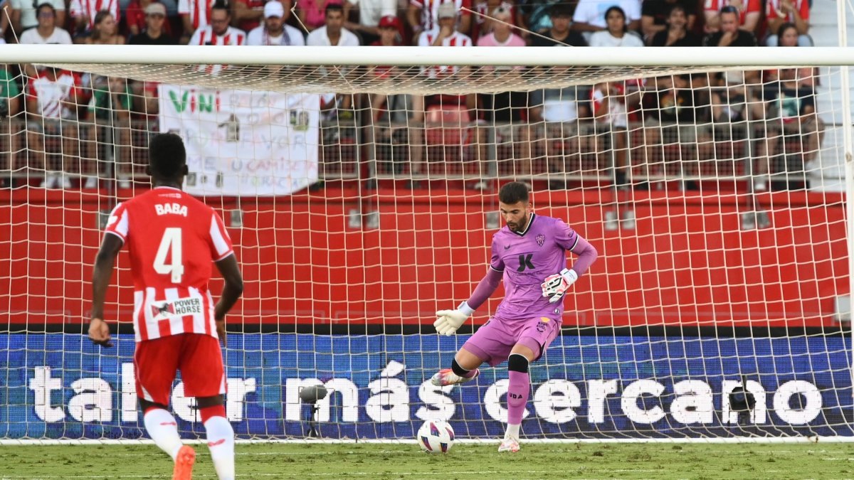 El guardameta Luis Maximiano debutó de titular y en la segunda parte entró Ibrahima Koné.