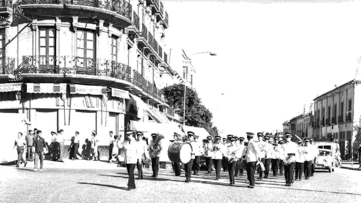 La Banda de Música Municipal haciendo el pasacalles tradicional que recorría las calles del centro de camino a la Plaza de Toros.