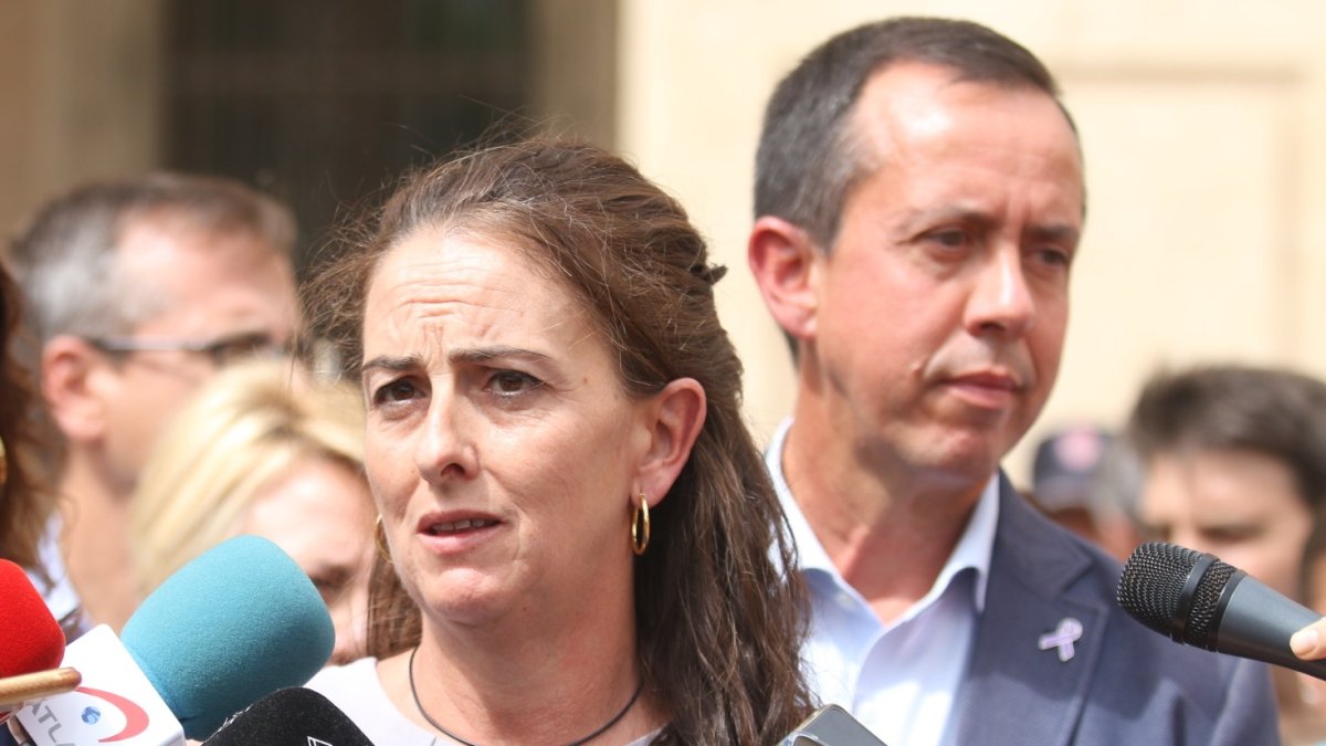 Aránzazu Martín, delegada del Gobierno andaluz y José María Martín, subdelegado del Gobierno.