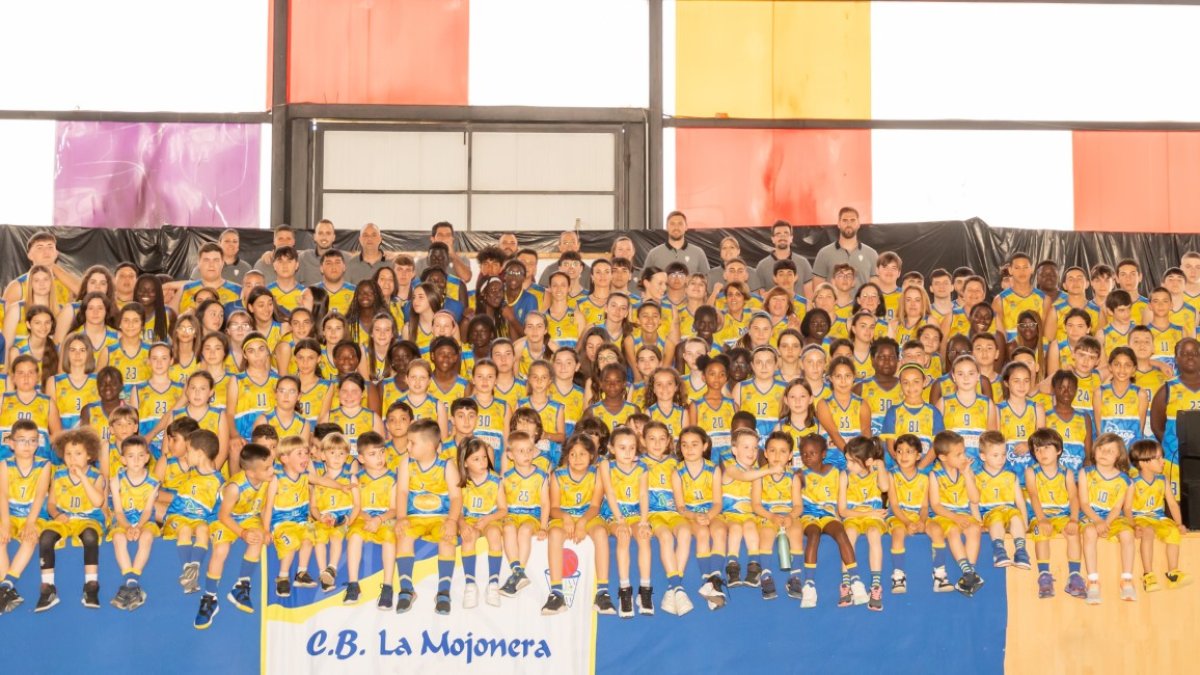 La gran familia del baloncesto mojonero.