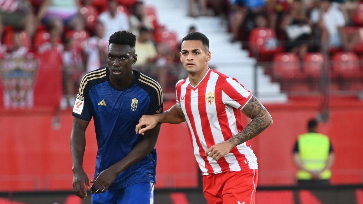 Kaiky Fernandes en el partido de presentación contra el Granada en el Mediterráneo.