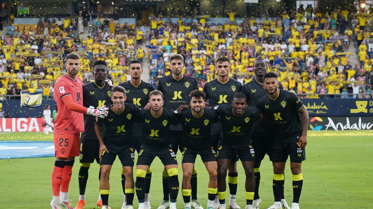 El once del Almería en Cádiz.