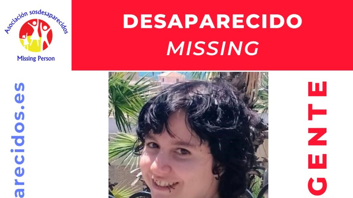 Cartel con la imagen de la joven desaparecida.