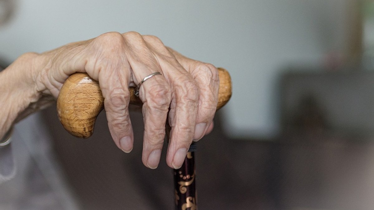 En Almería viven solas 1.670 personas mayores de 90 años.