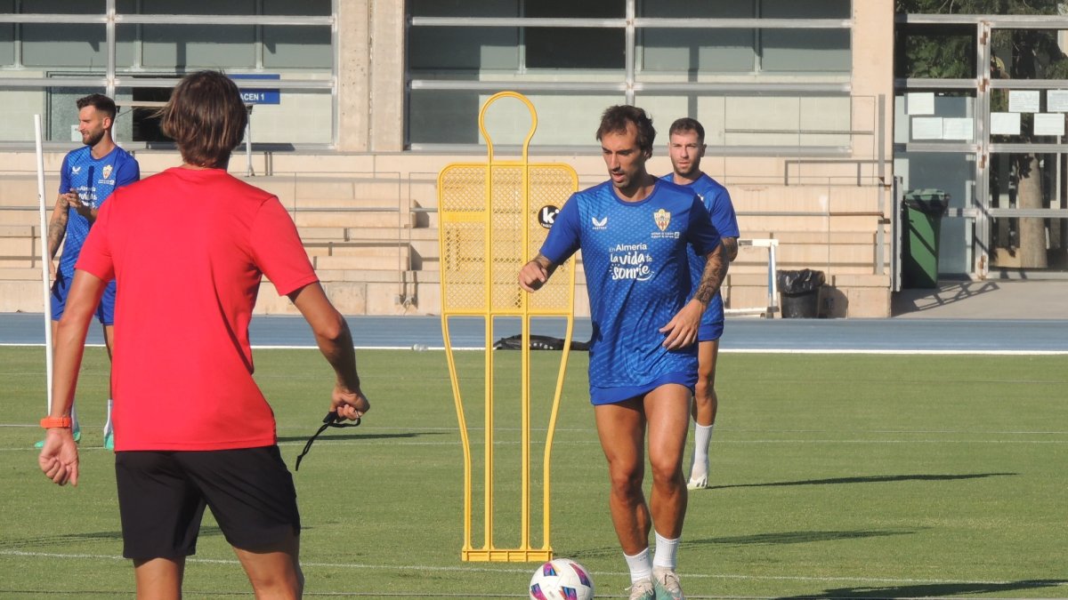 Íñigo Eguaras en uno de sus últimos entrenamientos con el equipo rojiblanco.