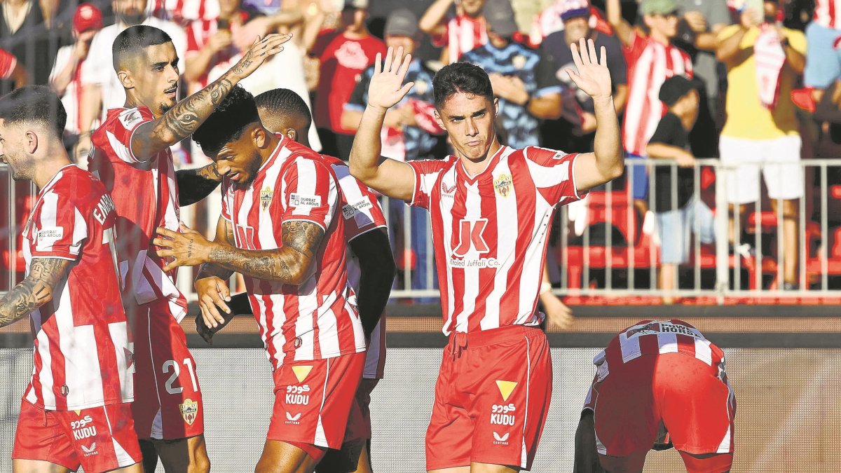 Sergio Arribas seguirá en el once titular y quiere volver a marcar con el Almería.
