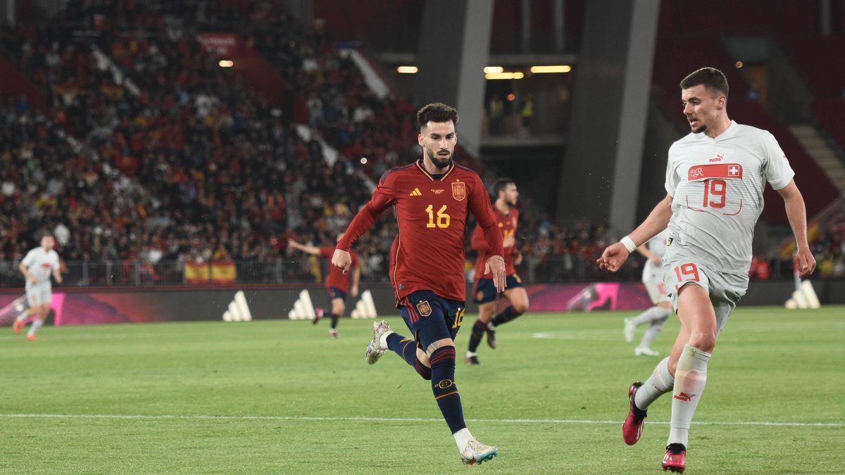 Álex Baena en el España-Suiza Sub-21 en Almería.