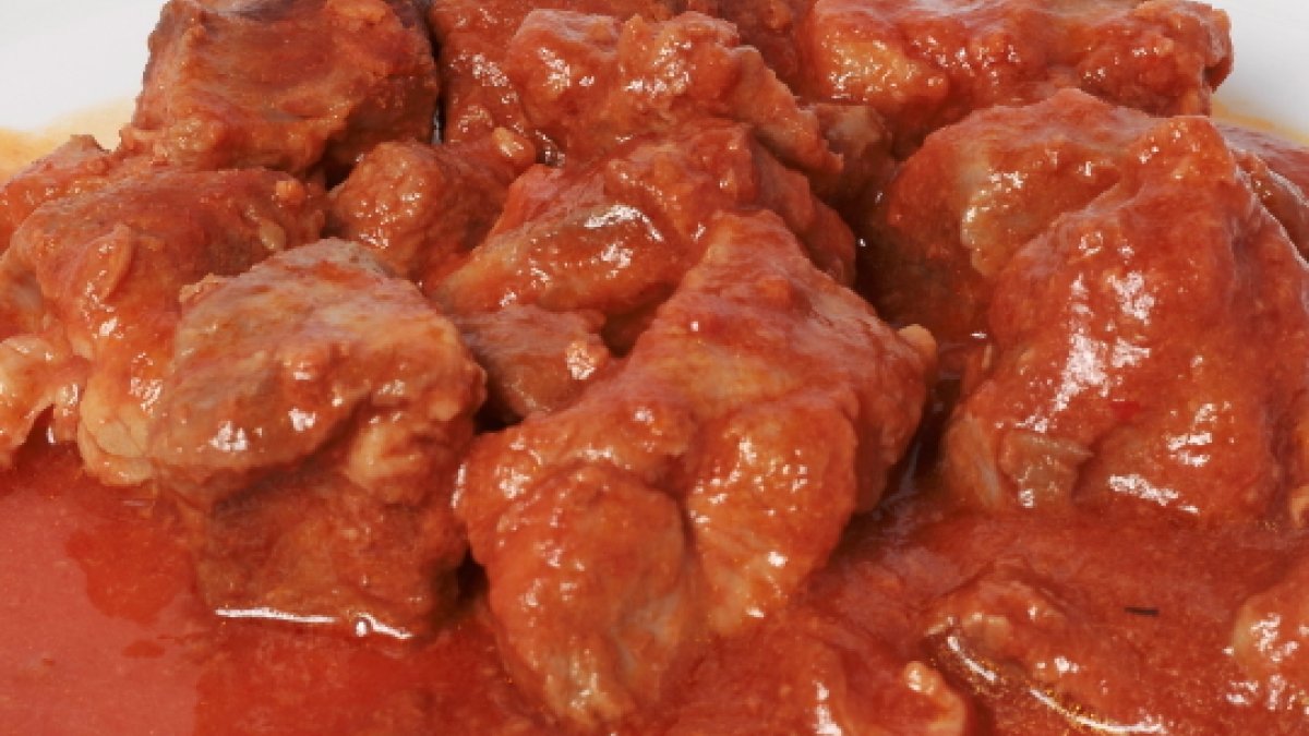 Carne con tomate.