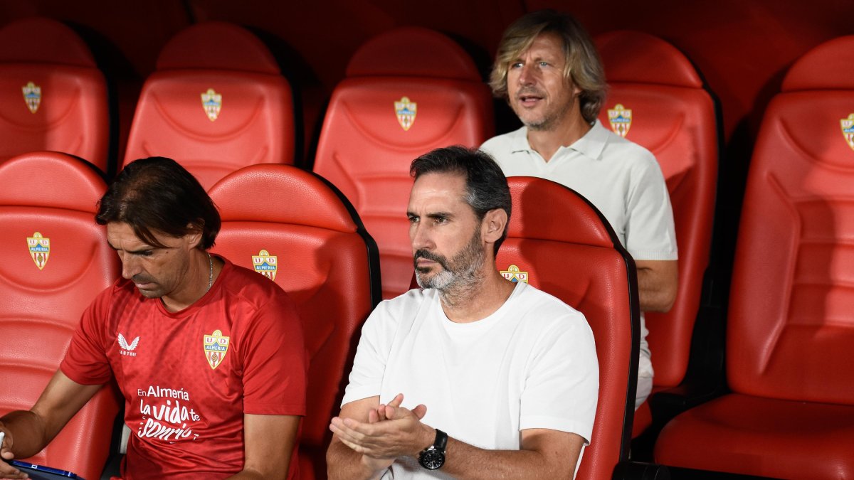 Vicente Moreno esperaba celebrar la primera victoria en casa como entrenador del Almería.
