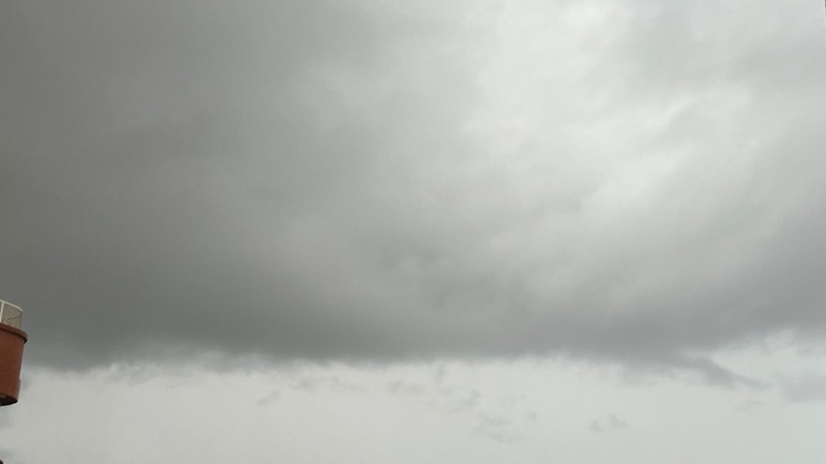 El cielo en la capital justo cuando comenzaba a llover.