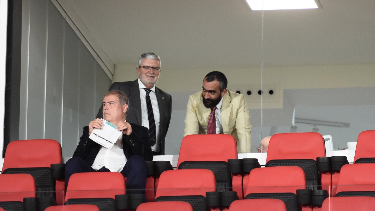 Mohamed El Assy y José Juan Bonillo en el palco del Estadio siguiendo el Almería-Celta.