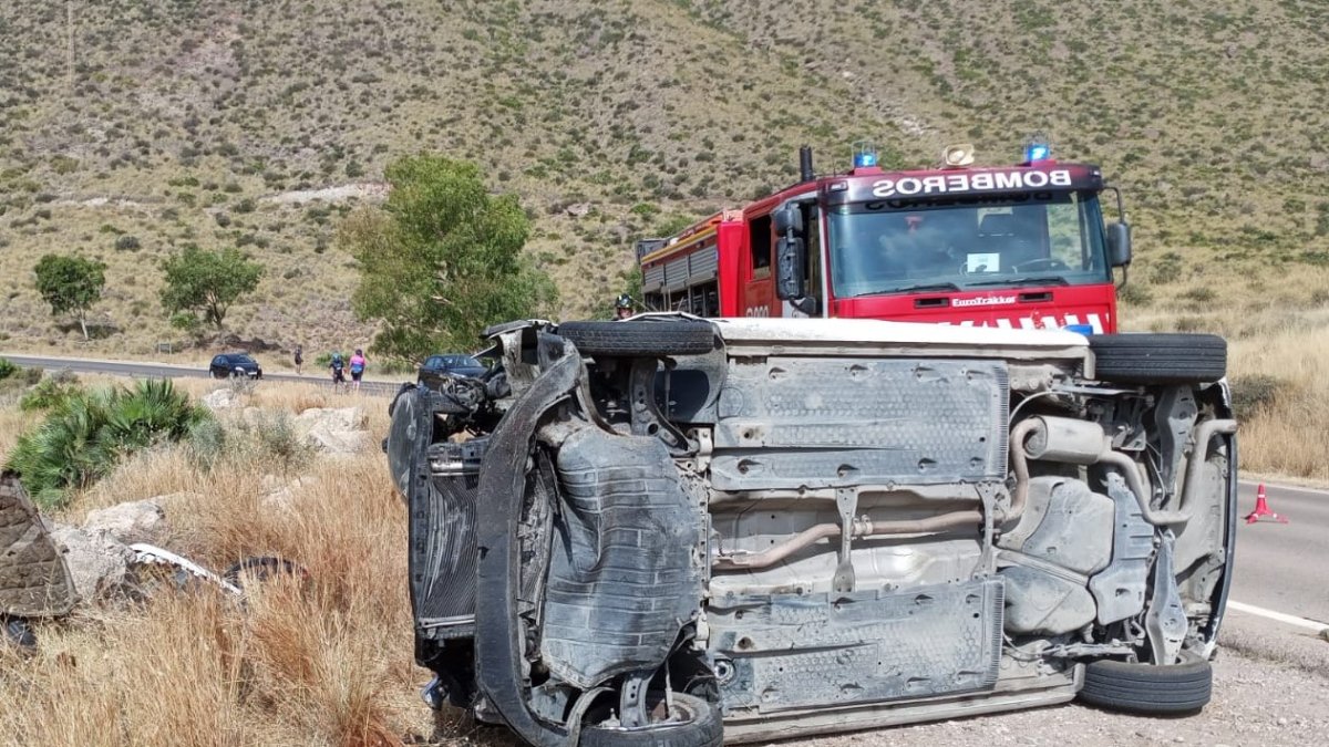 Así quedó el coche del conductor que mató a dos ciclistas en Níjar.