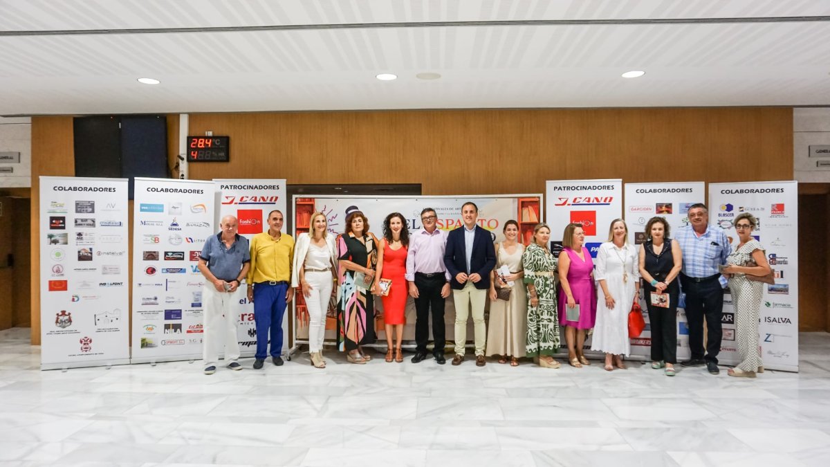 Autoridades y patrocinadores del festival.