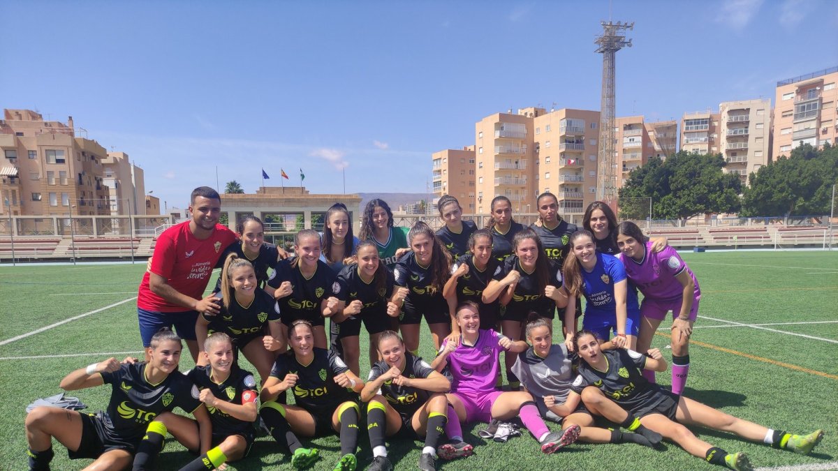 Foto de familia del Almería Femenino.