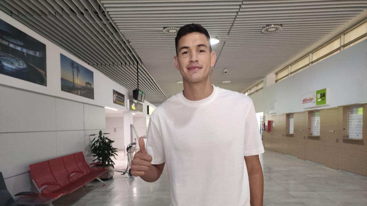 Montes a su llegada a Almería.