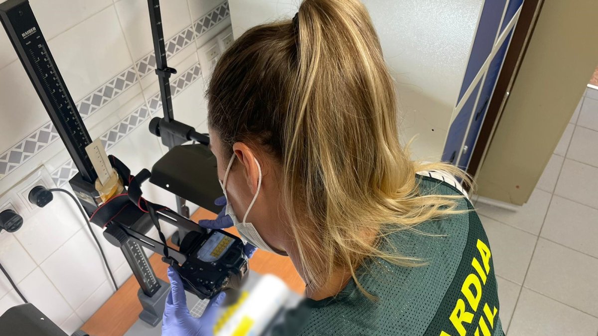 Una agente de la Guardia Civil.