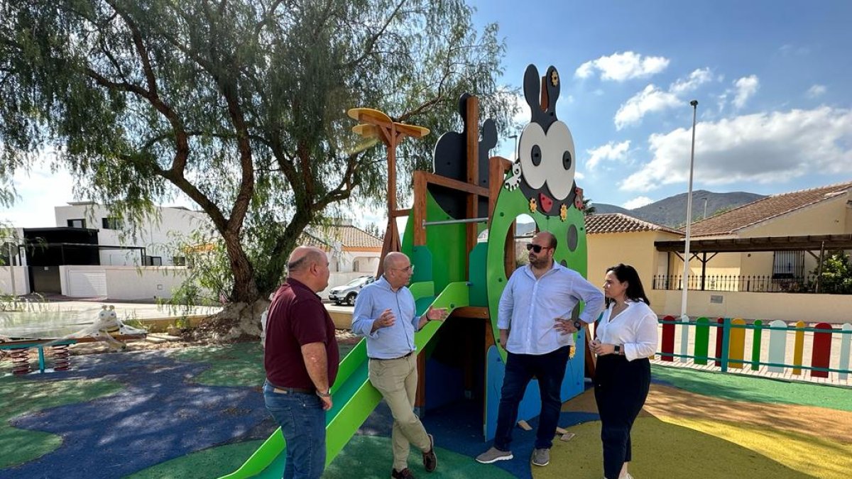 El equipo de Gobierno visita el estado de las obras en el nuevo parque de El Saltador.