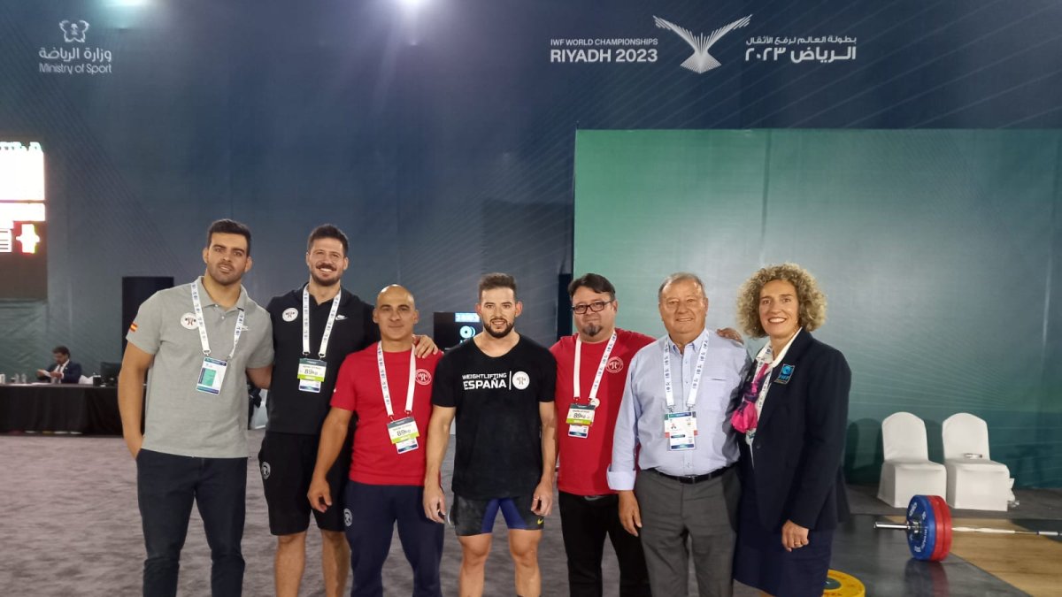 Los hermanos Sánchez tras un nuevo éxito en la halterofilia.