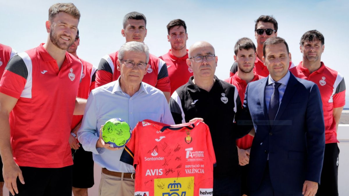 Pedro Caparrós con los Hispanos.