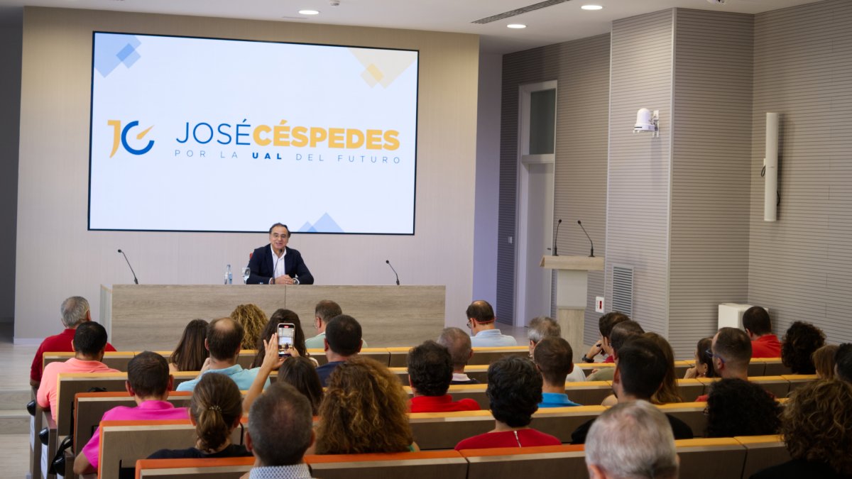 José Céspedes, antes de registrar su candidatura en la UAL en Económicas.