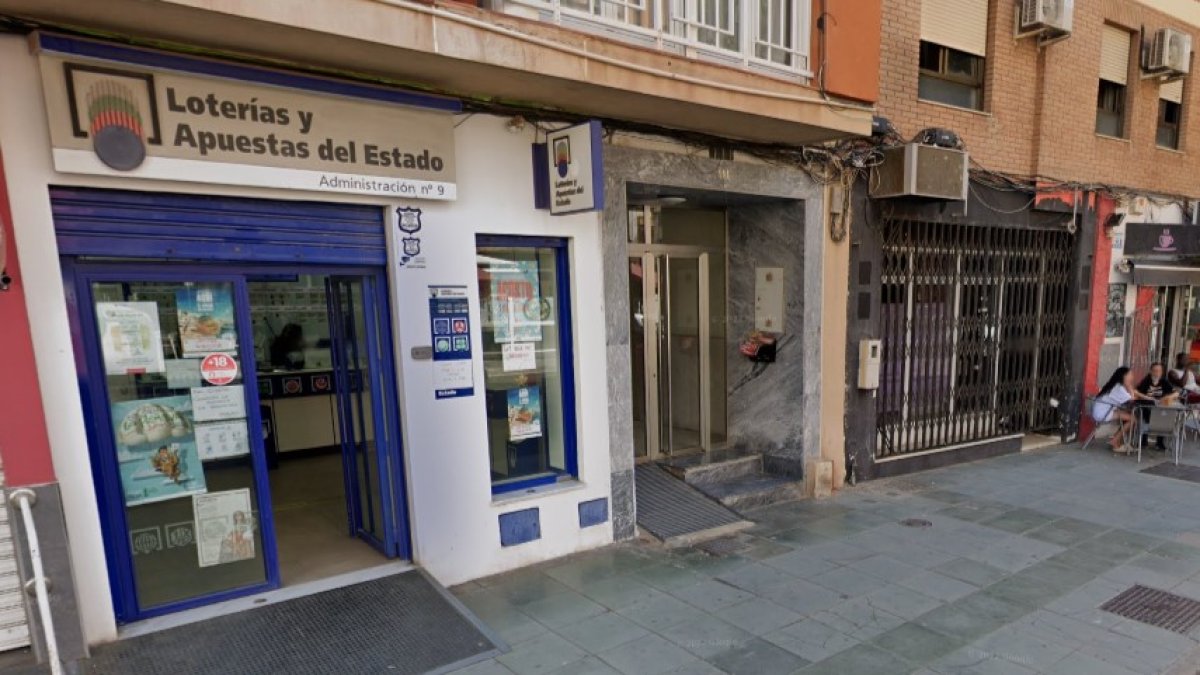 Administración de Lotería número 9 en la Avenida Cabo de Gata de Almería.