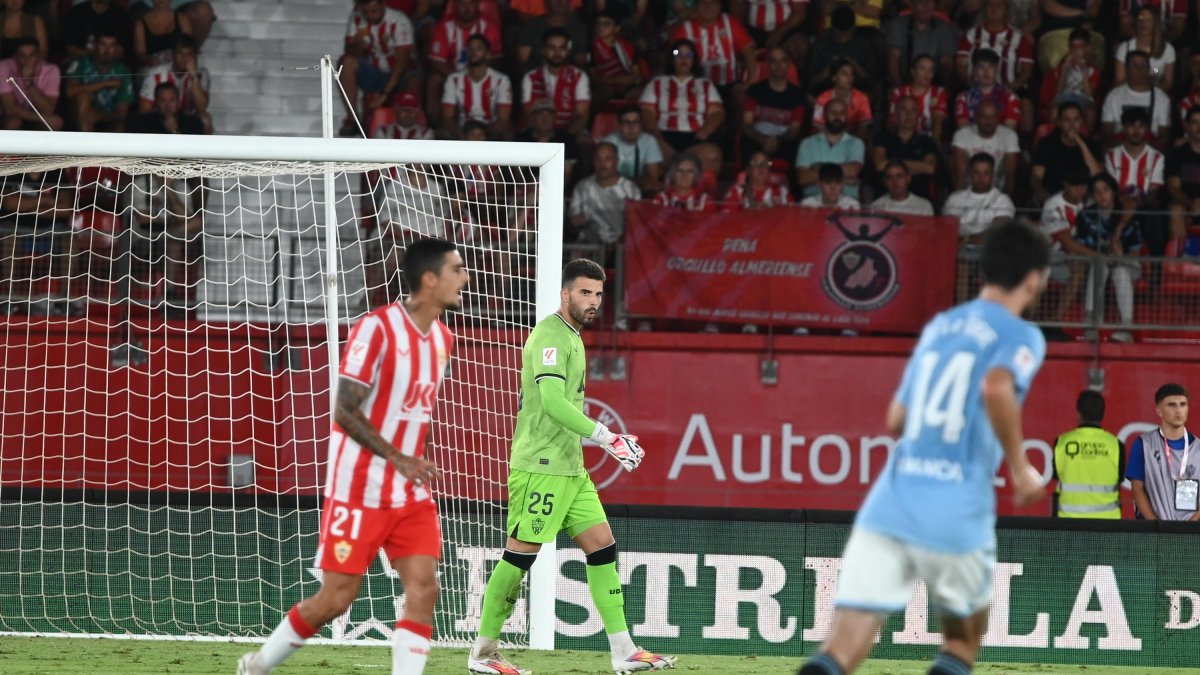 Chumi y Maximiano en el partido ante el Celta en el Estadio Mediterráneo.