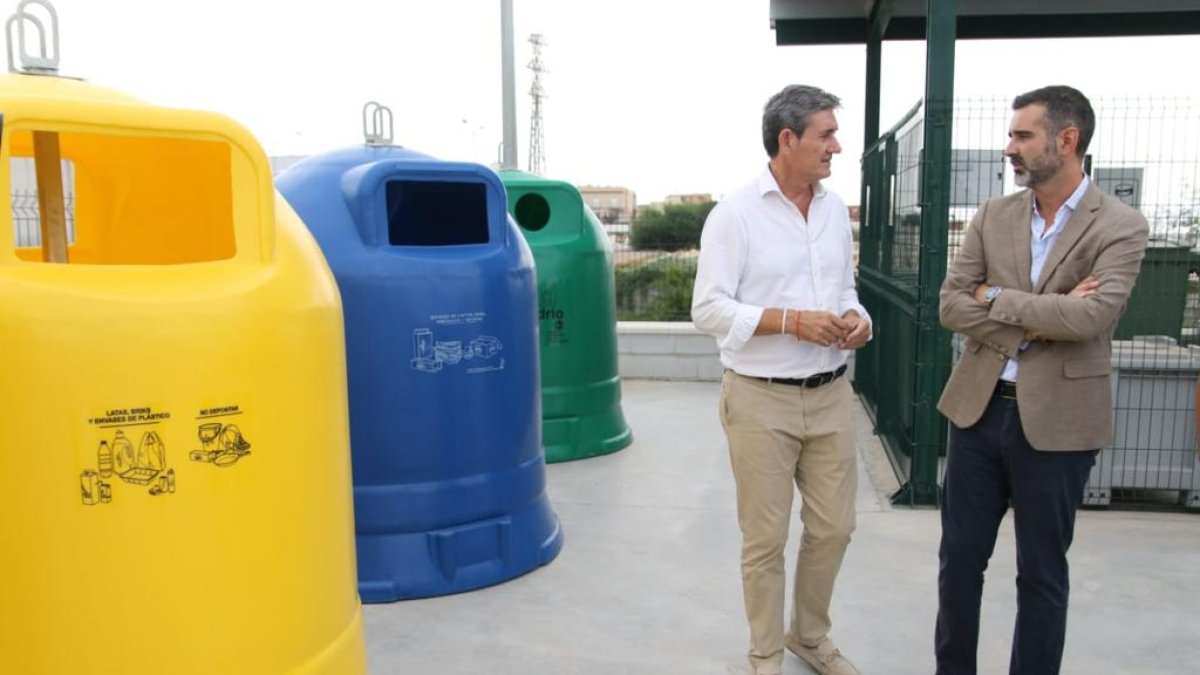 El alcalde de Adra, Manuel Cortés, y el consejero Ramón Fernández-Pacheco.