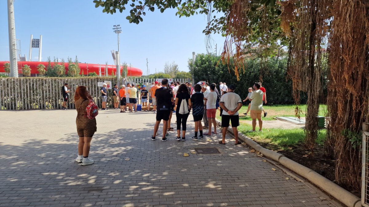 La imagen del domingo en los exteriores del campo Anexo del Estadio de los Juegos Mediterráneos.