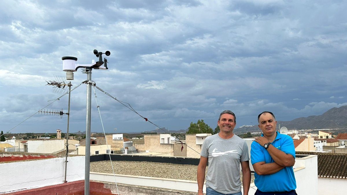 David Cutillas junto al alcalde de Los Gallardos, Francisco Miguel Reyes.