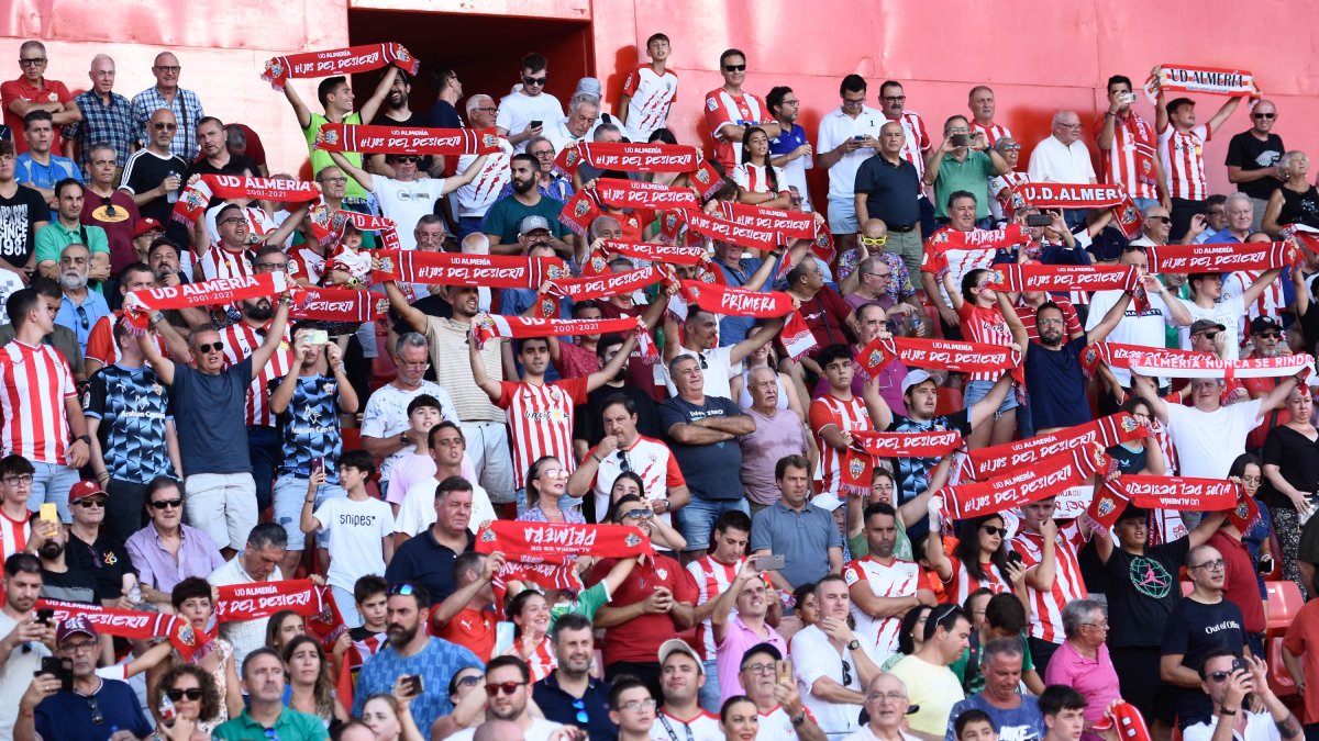 Los aficionados del Almería se esperaban otro inicio de Liga esta temporada.
