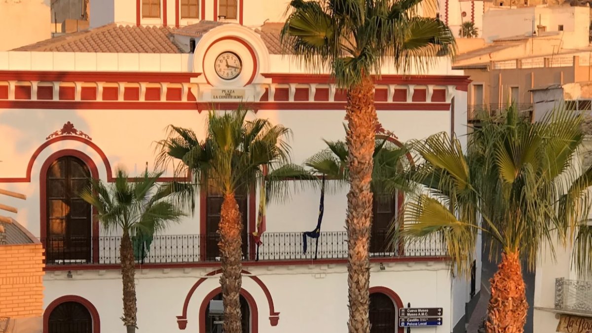 Archivo de la fachada del Ayuntamiento de Cuevas del Almanzora.