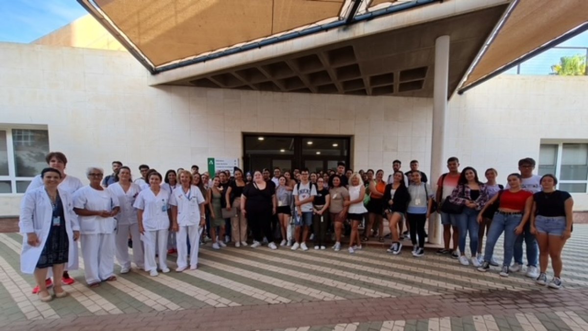Bienvenida a alumnos de FP en el Hospital del Poniente.
