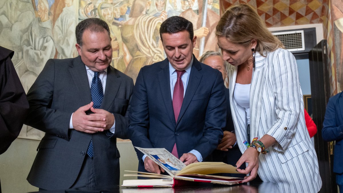 Junta y Diputación han firmado el convenio.