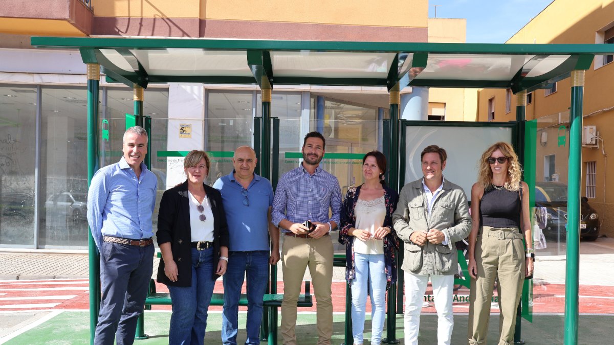 Inauguración de la nueva parada de bus en Las Norias de Daza.