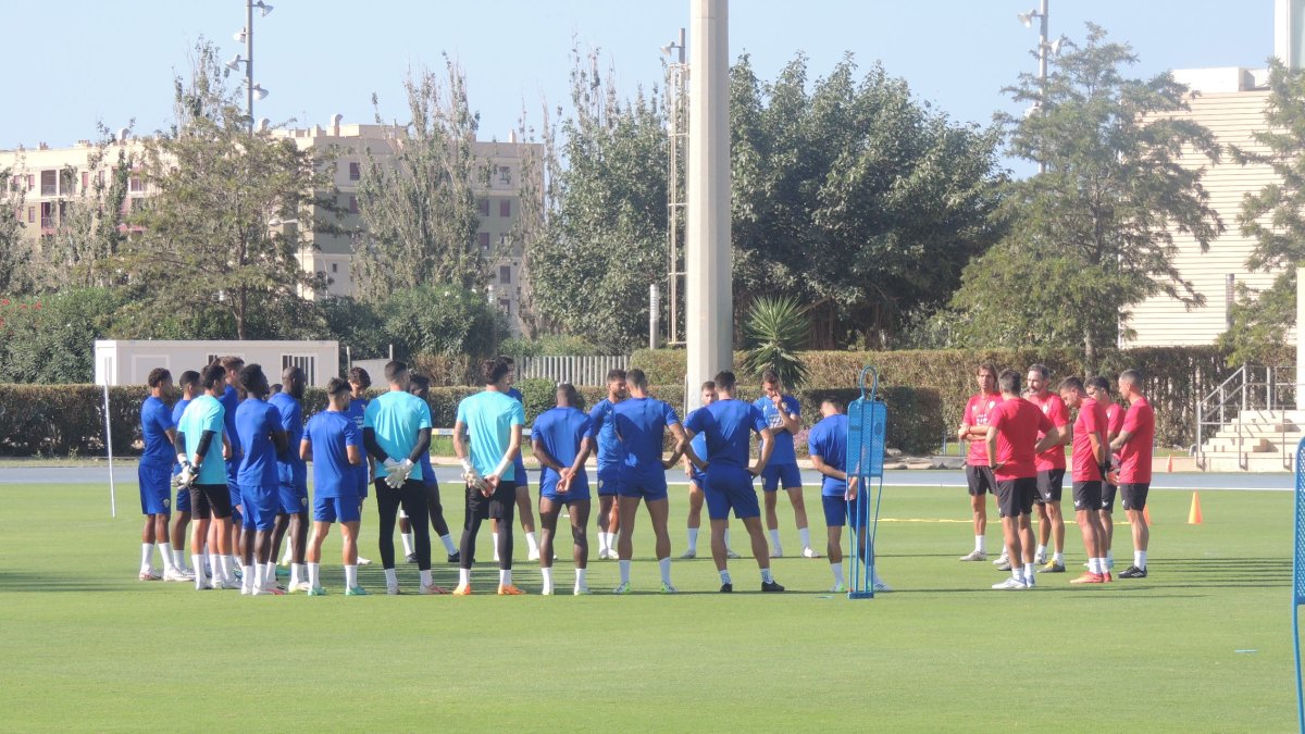 Vicente Moreno vuelve a tener dificultades en el lateral derecho.