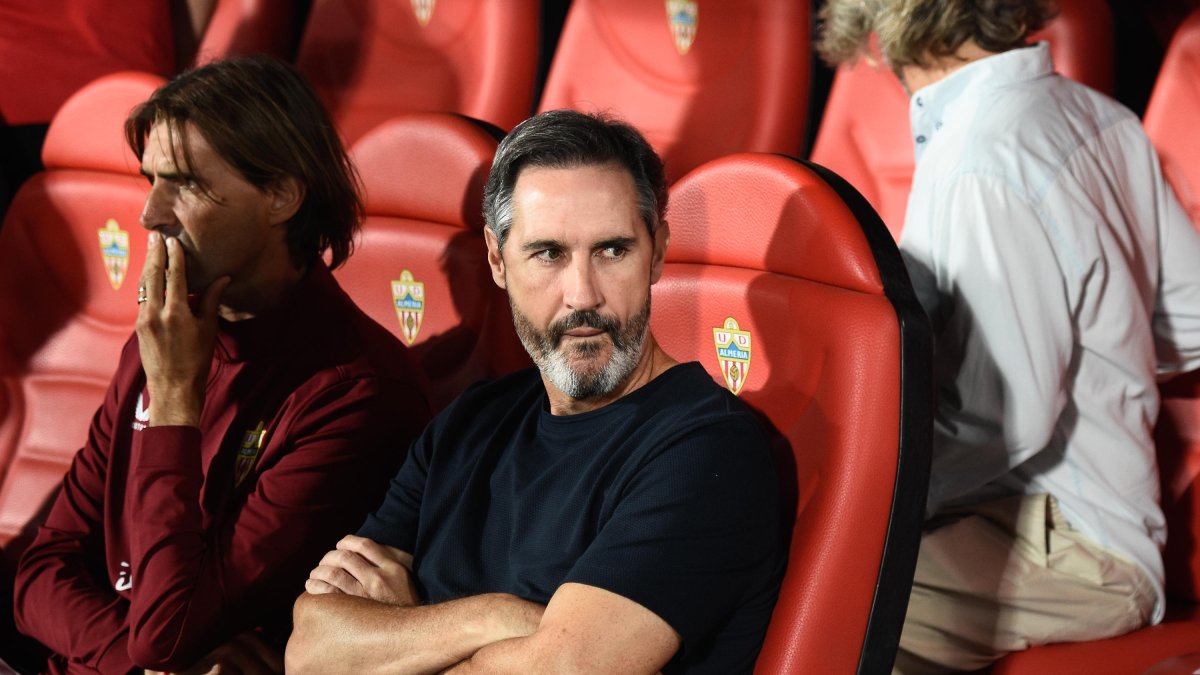 Vicente Moreno en el banquillo del Mediterráneo.