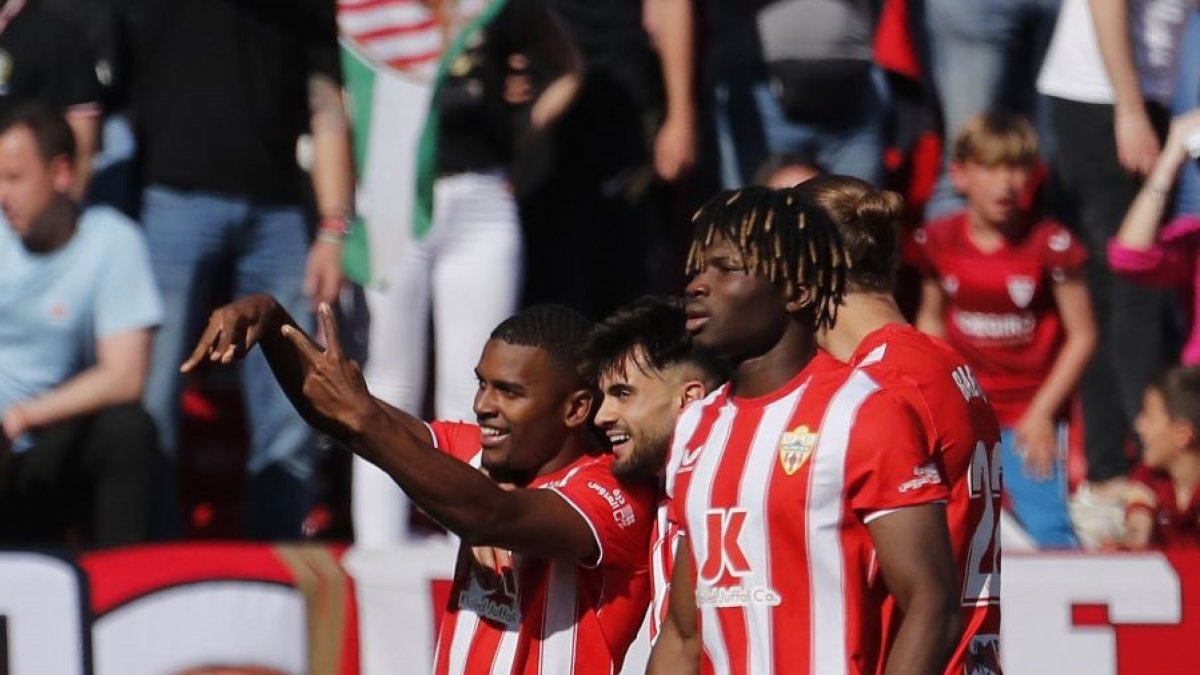 Un gol tempranero de Sergio Akieme no bastó para ganar en el Sánchez Pizjuán.
