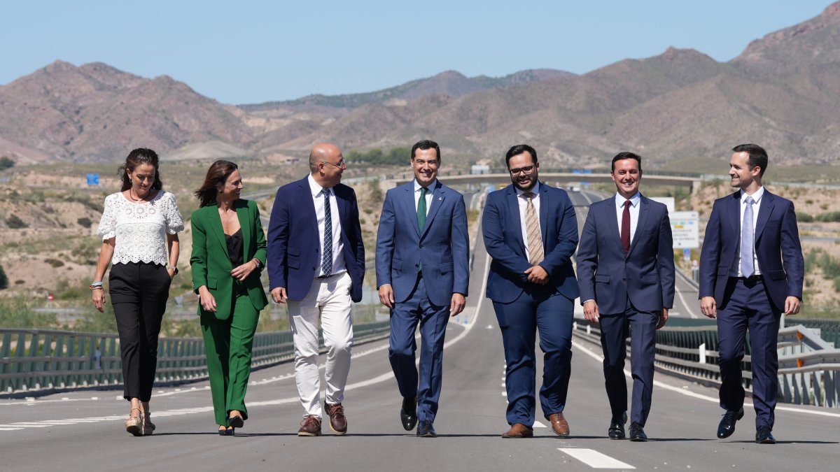 Representantes institucionales tras la apertura de los últimos tramos de la Autovía del Almanzora.