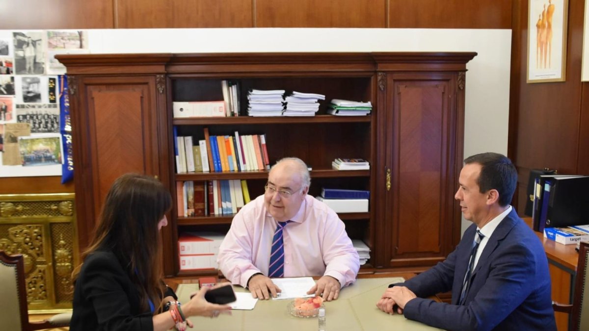 Encuentro del subdelegado del Gobierno en Almería con el Secretario de Estado de Justicia.