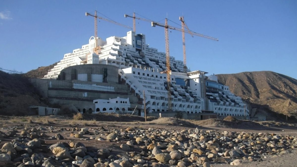 Archivo del hotel Azata en el Algarrobico.