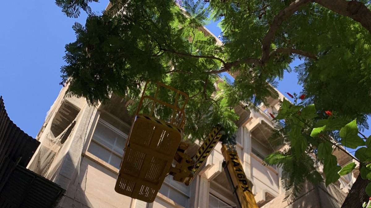 Cartel en el que avisa del corte de tráfico