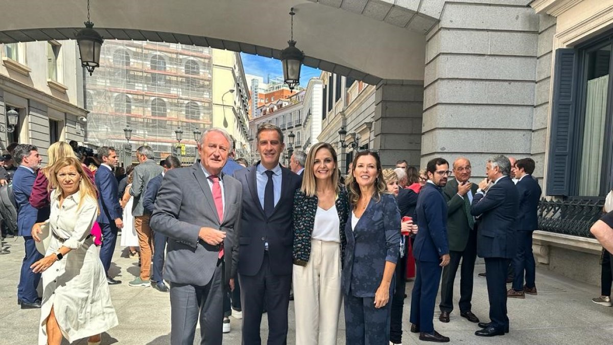 Diputados y senadores del PP de Almería, ayer en Madrid.