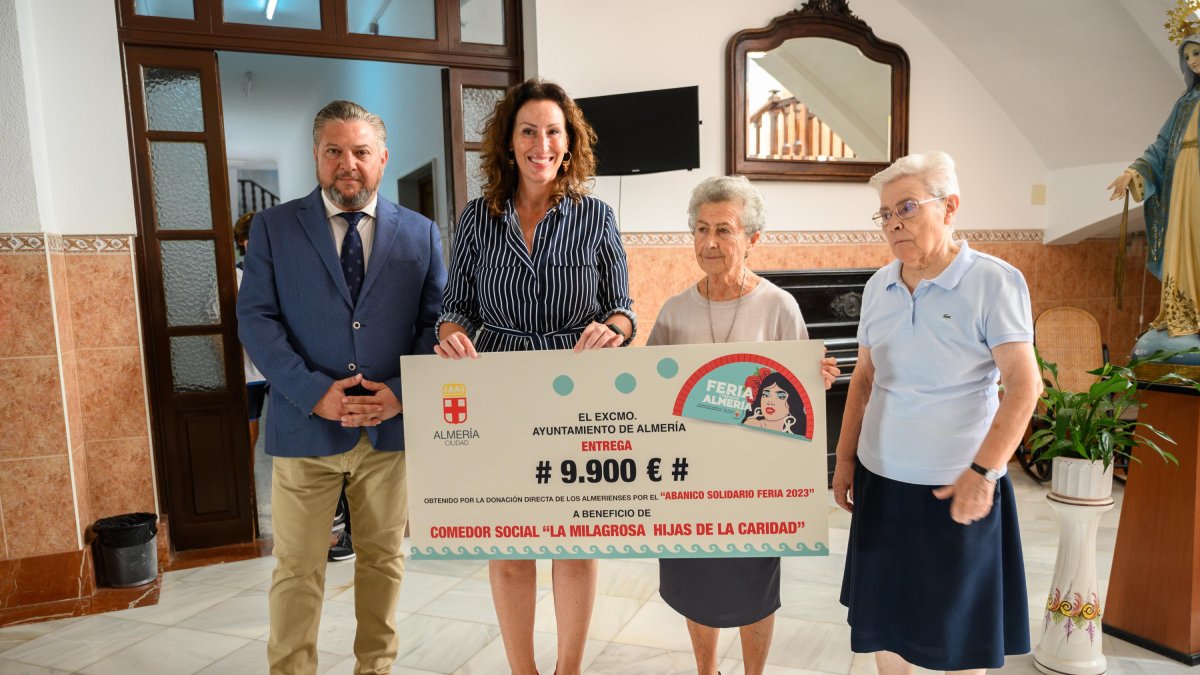 Entrega en el comedor de La Milagrosa