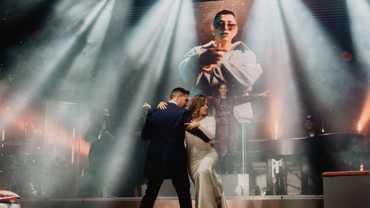 Juan Carlos y Lidia en el concierto de India Martínez bailando \'5 sentidos\'.