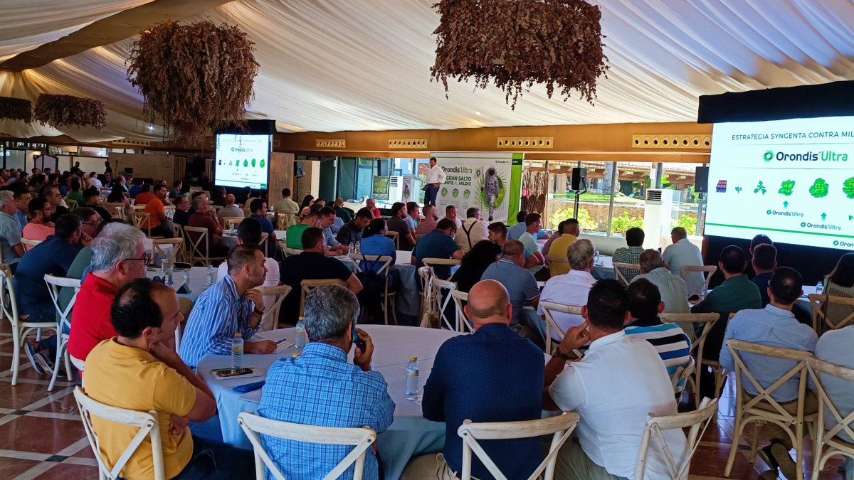 Más de 250 asistentes entre  técnicos y productores estuvieron en el lanzamiento de Orondis Ultra