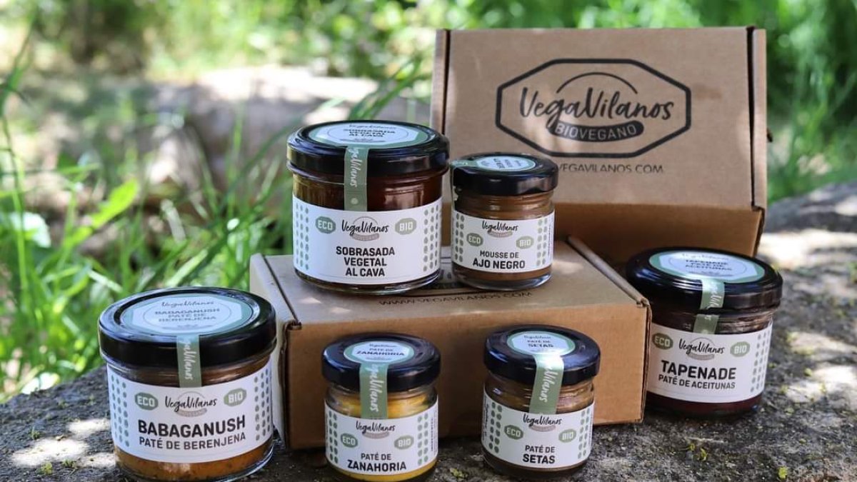 Vegavilanos ha puesto en el mercado un catálogo de productos bio-veganos, que incluye patés, salsas y cremas.