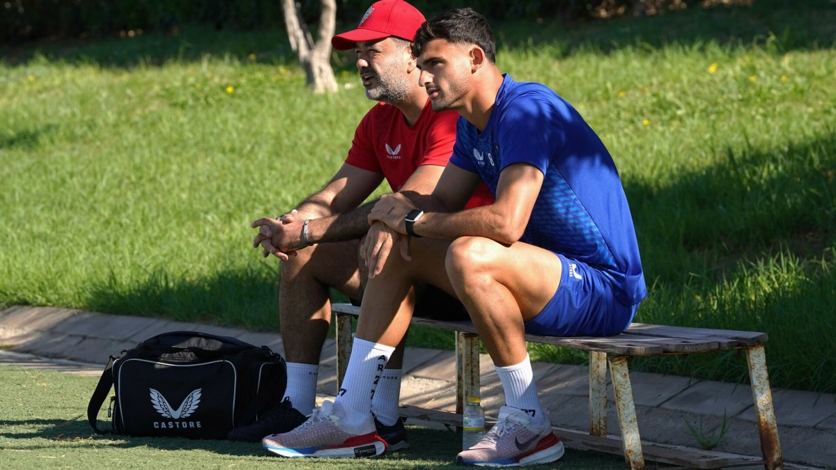 El lateral derecho no termina de recuperarse de una dolencia en la rodilla.