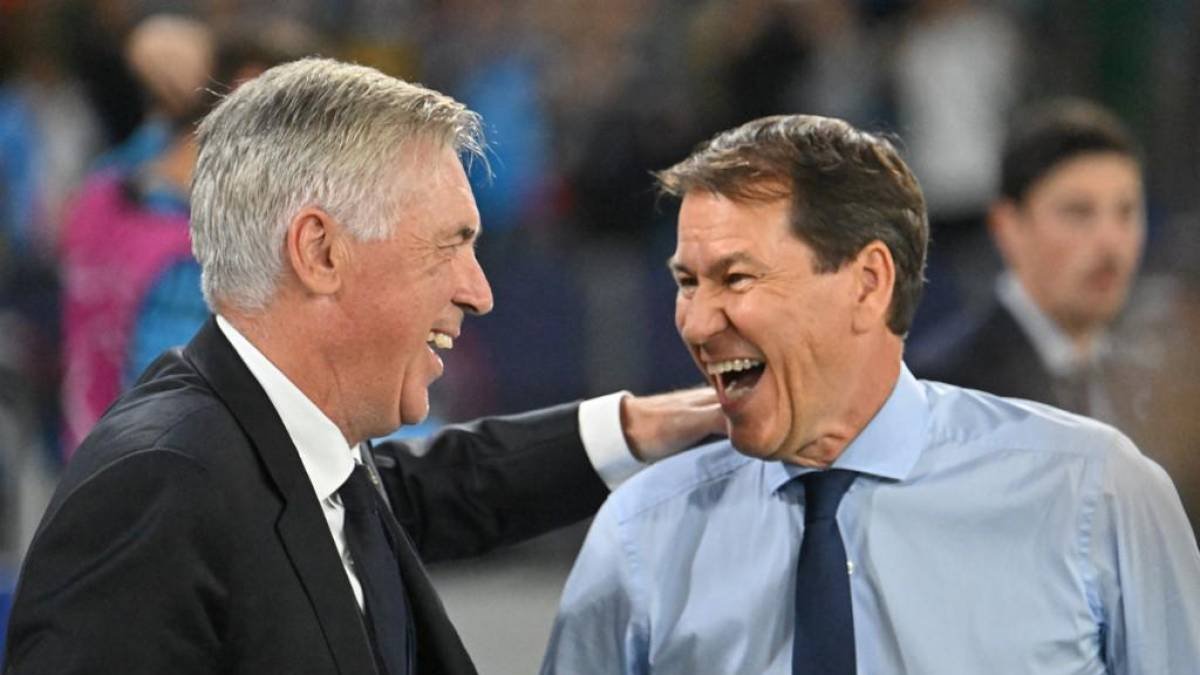 Rudi García, oriundo de Garrucha, junto a Carlo Ancelotti en el partido Napoles-Real Madrid.