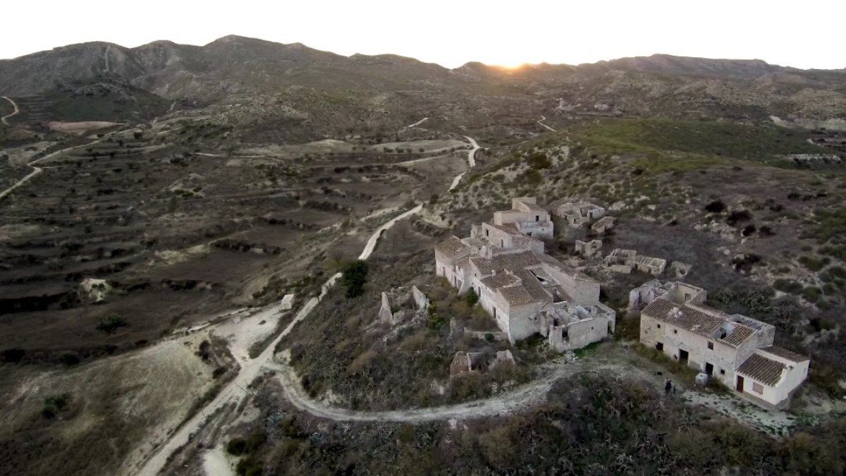 La barriada de Hueli, en el límite del Paraje Natural Karts en Yesos de Sorbas.